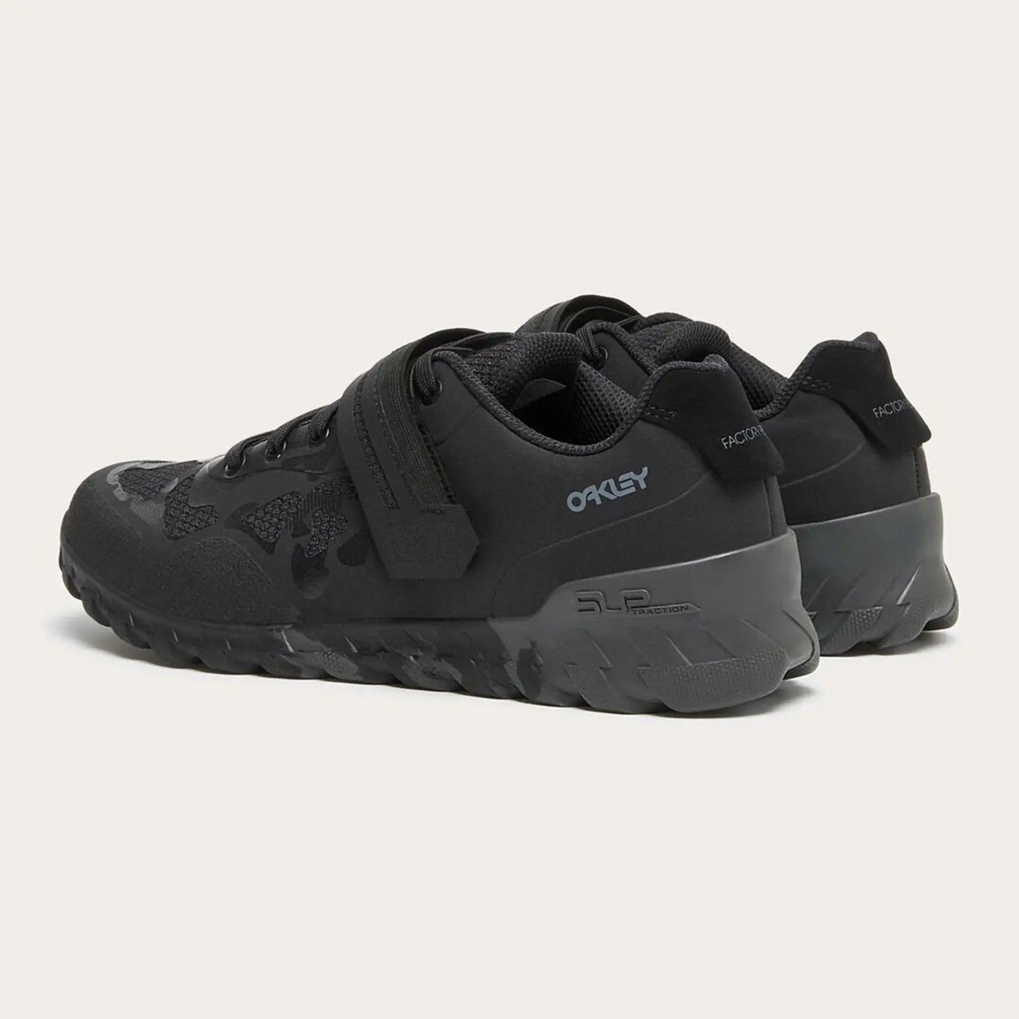 Tenis de Grapa Oakley KOYA RC MTB BlackOut