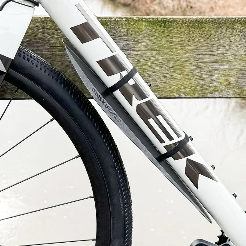 MUCKY NUTZ Gut Fender Reflectante