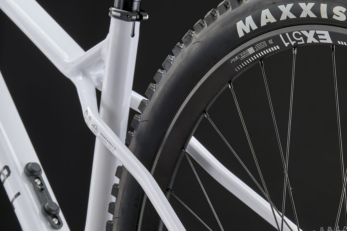 Bicicleta Commencal Meta HT V3 Signature Pure White 2026