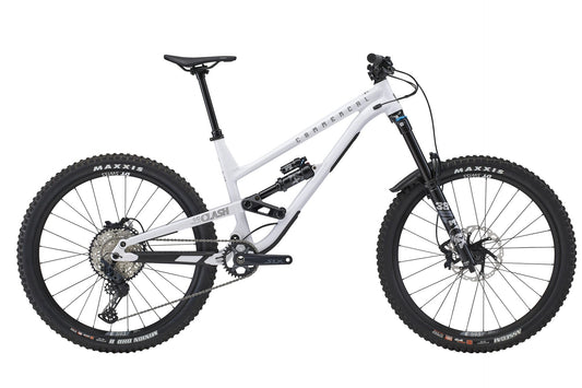 Bicicleta Commencal Clash Essential Pure White 2025