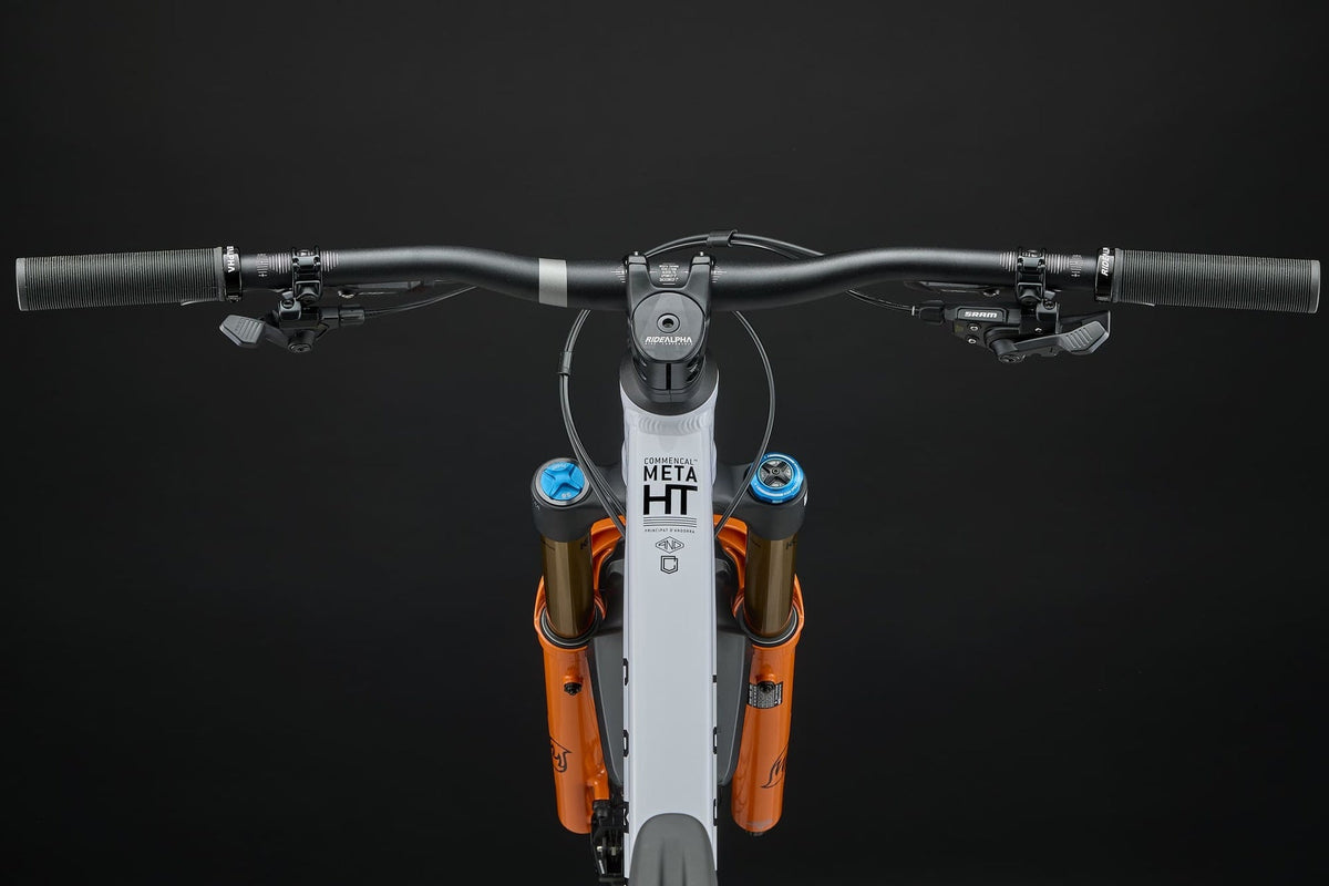 Bicicleta Commencal Meta HT V3 Signature Pure White 2026